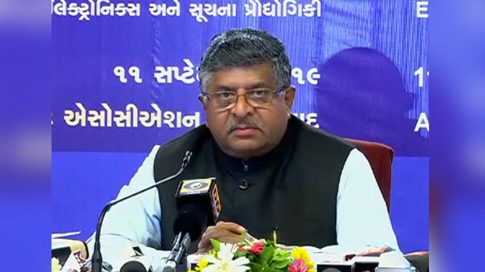બળાત્કારના કેસના ઝડપી નિકાલ માટે ગુજરાતમાં 35 ફાસ્ટ્રેક કોર્ટ બનશે: રવિશંકર પ્રસાદ બળાત્કારના કેસના ઝડપી નિકાલ માટે ગુજરાતમાં 35 ફાસ્ટ્રેક કોર્ટ બનશે: રવિશંકર પ્રસાદ