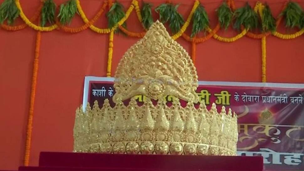 PM મોદીના બર્થ-ડે પર ચાહકે સંકટ મોચનને ચઢાવ્યો 1.25 કિલોનો સોનાનો મુગટ, કરી આ પ્રાર્થના PM મોદીના બર્થ-ડે પર ચાહકે સંકટ મોચનને ચઢાવ્યો 1.25 કિલોનો સોનાનો મુગટ, કરી આ પ્રાર્થના