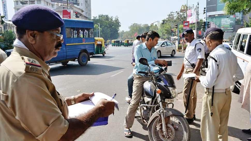 Breaking : ગુજરાતીઓ માટે મોટા સમાચાર, નવા મોટર એક્ટના અમલીકરણની મુદ્દત વધારાઈ, નવા વાહન સાથે હેલ્મેટ ફ્રી મળશે Breaking : ગુજરાતીઓ માટે મોટા સમાચાર, નવા મોટર એક્ટના અમલીકરણની મુદ્દત વધારાઈ, નવા વાહન સાથે હેલ્મેટ ફ્રી મળશે