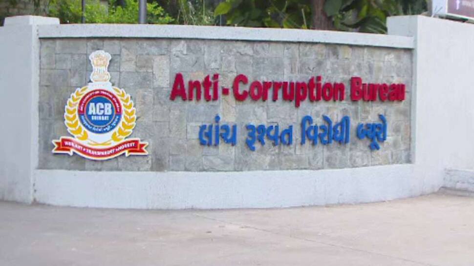 પૂર્વ નાયબ કલેક્ટર પાસેથી એસીબીની તપાસમાં મળી કરોડોની બેનામી સંપત્તિ પૂર્વ નાયબ કલેક્ટર પાસેથી એસીબીની તપાસમાં મળી કરોડોની બેનામી સંપત્તિ