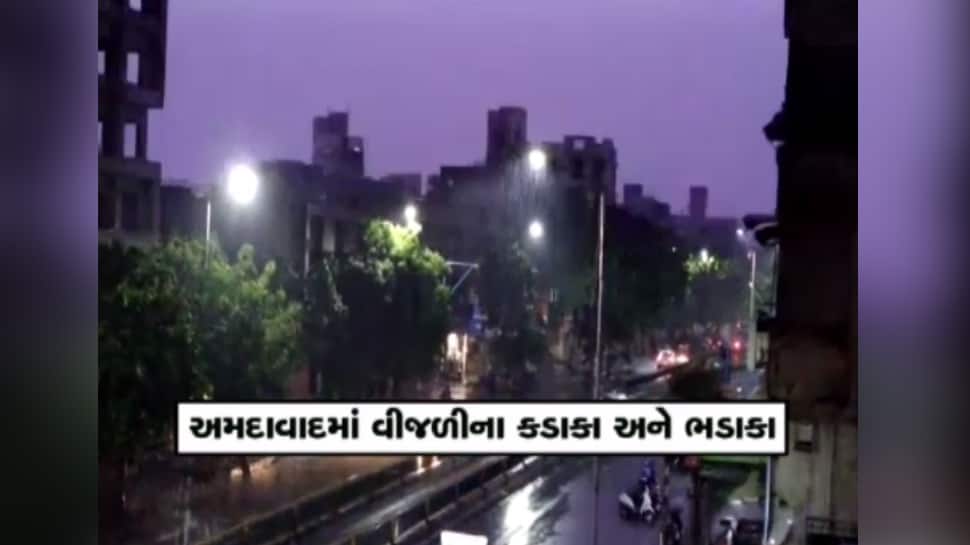 મોડી રાત્રે અમદાવાદમાં મેધરાજાની જોરદાર બેટીંગ, અનેક વિસ્તારોમાં વરસાદ મોડી રાત્રે અમદાવાદમાં મેધરાજાની જોરદાર બેટીંગ, અનેક વિસ્તારોમાં વરસાદ
