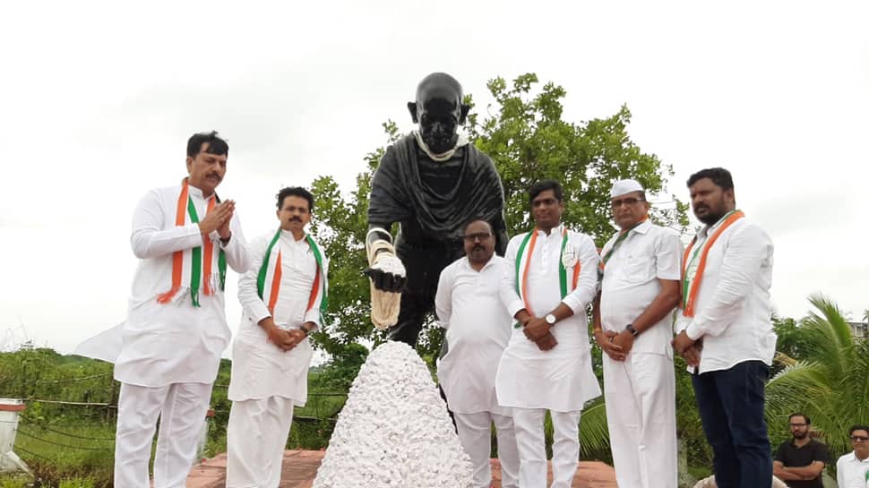 મોટર વ્હીકલ એક્ટના વિરોધમાં કોંગ્રેસની ગાંધી સંદેશ યાત્રા, હેલ્મેટ વગરની બાઈક રેલી કાઢી મોટર વ્હીકલ એક્ટના વિરોધમાં કોંગ્રેસની ગાંધી સંદેશ યાત્રા, હેલ્મેટ વગરની બાઈક રેલી કાઢી