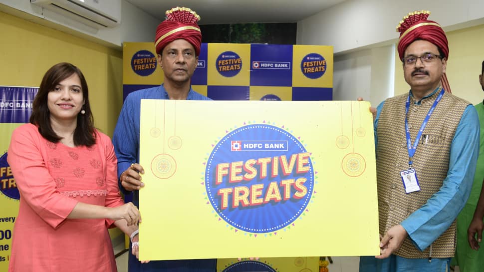 HDFC બેન્કે લૉન્ચ કરી ‘ફેસ્ટિવ ટ્રીટ્સ’ ધમાકા, મળશે અદભૂત ઓફર્સ અને ડિસ્કાઉન્ટ HDFC બેન્કે લૉન્ચ કરી ‘ફેસ્ટિવ ટ્રીટ્સ’ ધમાકા, મળશે અદભૂત ઓફર્સ અને ડિસ્કાઉન્ટ
