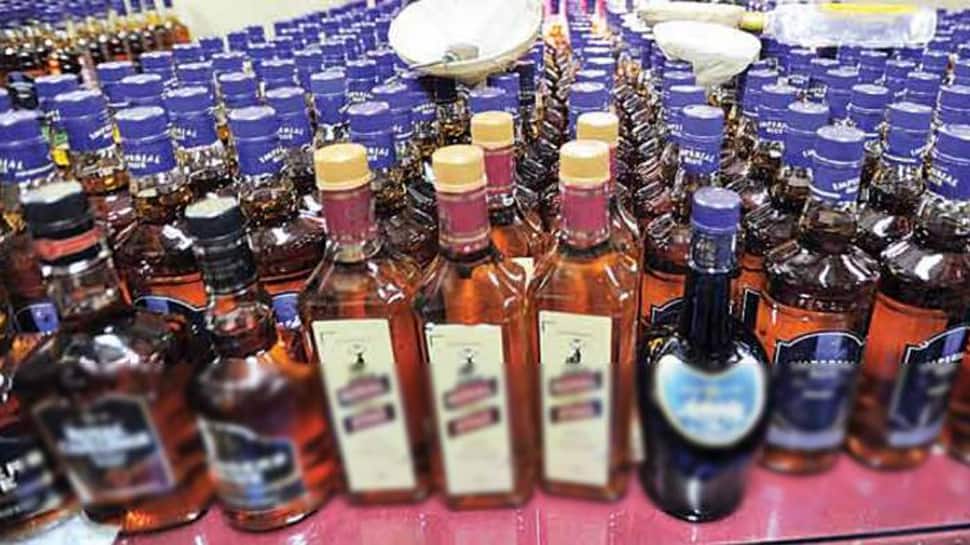 દારૂબંધીના કાયદાની ઐસી કી તૈસી : ભચાઉ અને થરાદમાં વિદેશી દારૂનો મોટો જથ્થો પકડાયો દારૂબંધીના કાયદાની ઐસી કી તૈસી : ભચાઉ અને થરાદમાં વિદેશી દારૂનો મોટો જથ્થો પકડાયો