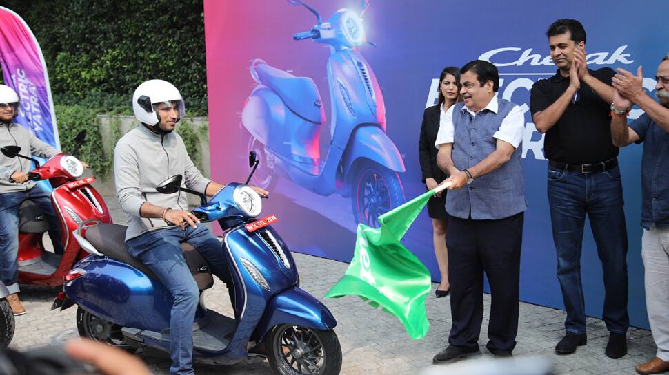 Bajaj Chetak Launch: 13 વર્ષ બાદ ફરી લોન્ચ થયું 'ચેતક', જુઓ કેવો છે લુક Bajaj Chetak Launch: 13 વર્ષ બાદ ફરી લોન્ચ થયું 'ચેતક', જુઓ કેવો છે લુક