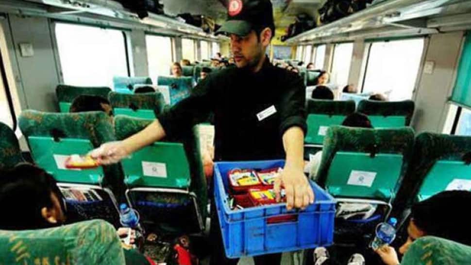 Indian Railwaysએ શરૂ કરી આ સુવિધા, મુસાફરોને સીટ પર મળશે સ્વાદિષ્ટ ભોજન Indian Railwaysએ શરૂ કરી આ સુવિધા, મુસાફરોને સીટ પર મળશે સ્વાદિષ્ટ ભોજન
