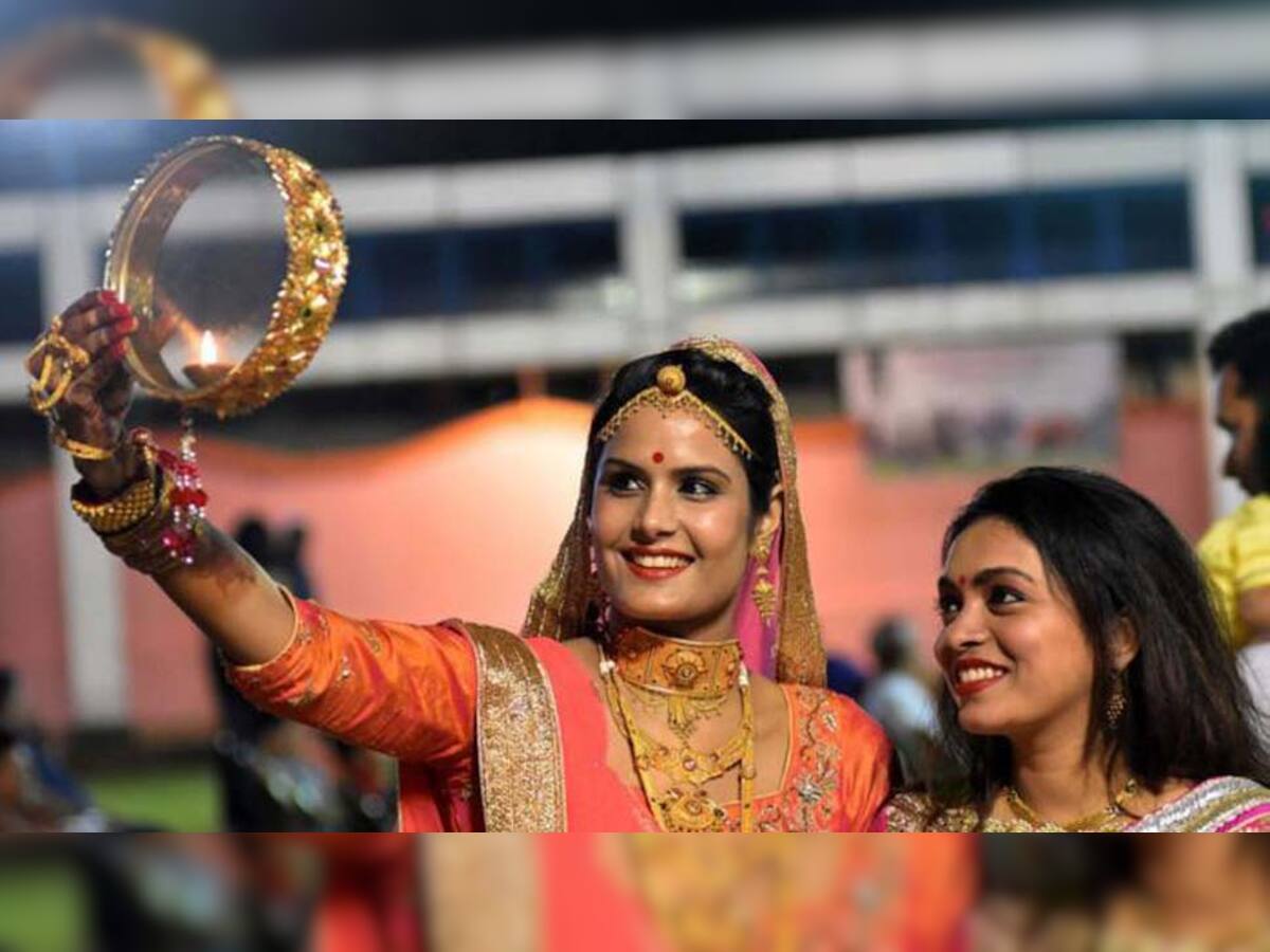 Karwa Chauth 2019: ચાયણીથી ચંદ્રને જોવાની પરંપરા પાછળ છુપાયું છે એક રહસ્ય