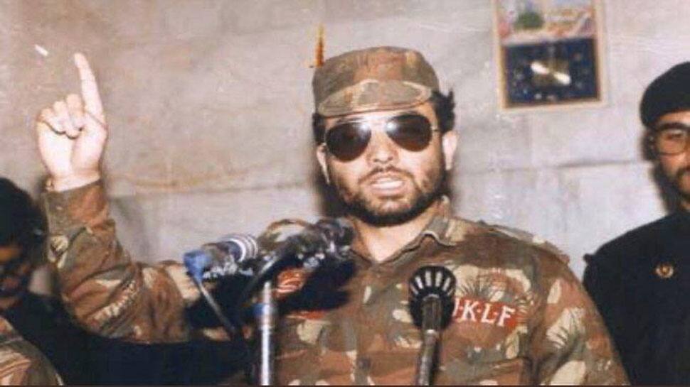 JKLF આતંકવાદી જાવેદ મીરની ધરપકડઃ 1990માં વાયુસેનાના અધિકારીઓની કરી હતી હત્યા JKLF આતંકવાદી જાવેદ મીરની ધરપકડઃ 1990માં વાયુસેનાના અધિકારીઓની કરી હતી હત્યા