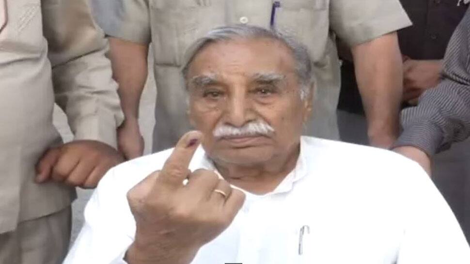 હરિયાણા: 'મત આપવો એ ગાયને ખાવાનું ખવડાવવા જેટલું પુણ્યનું કામ છે' હરિયાણા: 'મત આપવો એ ગાયને ખાવાનું ખવડાવવા જેટલું પુણ્યનું કામ છે'