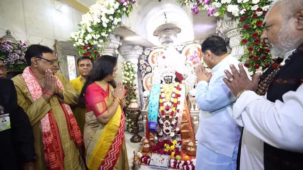 CM રૂપાણીએ ભદ્રકાળી માતાની પુજા કરી ગુજરાતની પ્રગતિના આશિર્વાદ માંગ્યા CM રૂપાણીએ ભદ્રકાળી માતાની પુજા કરી ગુજરાતની પ્રગતિના આશિર્વાદ માંગ્યા