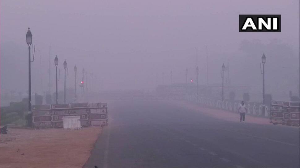 દિલ્હીમાં પ્રદૂષણની 'સુપર ઈમરજન્સી' યથાવત, AQI 708 પર પહોંચ્યો, આજથી 'ઓડ ઈવન' લાગુ દિલ્હીમાં પ્રદૂષણની 'સુપર ઈમરજન્સી' યથાવત, AQI 708 પર પહોંચ્યો, આજથી 'ઓડ ઈવન' લાગુ