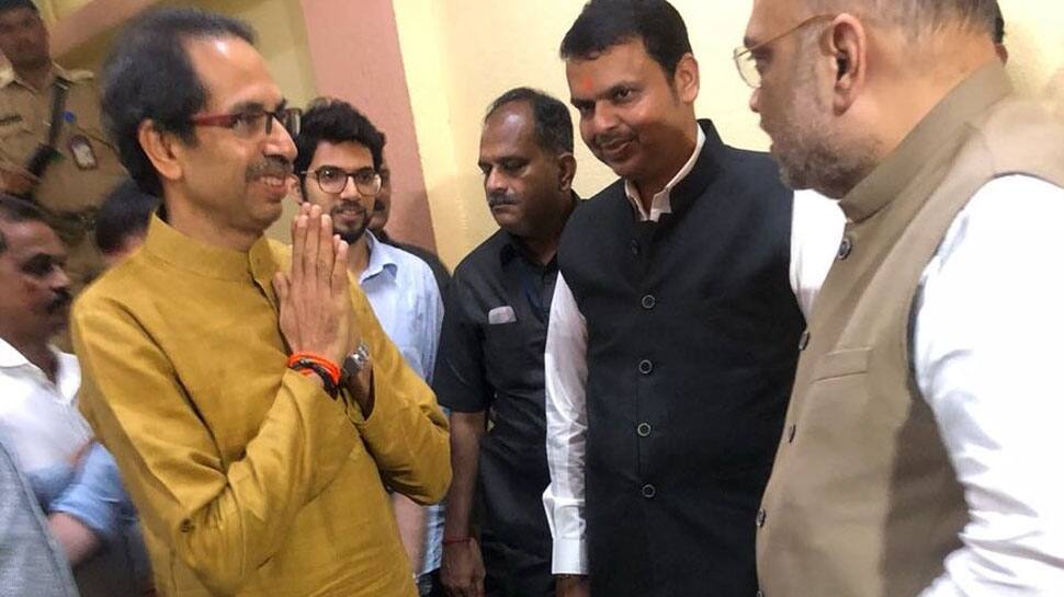 શિવસેનાના તેવર સામે ભાજપ અડીખમ, અમિત શાહે CM અને ગૃહ મંત્રી પદ આપવાની ના પાડી: સૂત્ર શિવસેનાના તેવર સામે ભાજપ અડીખમ, અમિત શાહે CM અને ગૃહ મંત્રી પદ આપવાની ના પાડી: સૂત્ર