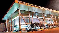 અમદાવાદ એરપોર્ટ પર યુવકે અધિકારીને ધીમેથી કહ્યું, ‘મારી બેગમાં બોમ્બ છે..’