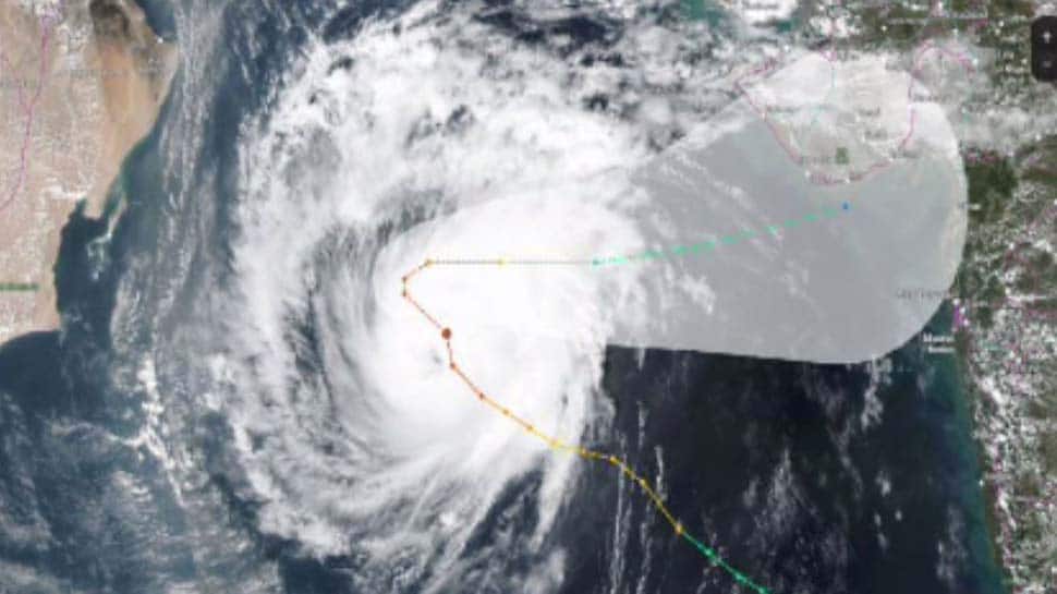 Maha Cyclone બ્રેકિંગ : દરિયામાં ટર્ન લીધા બાદ વાવાઝોડાએ 100 કિમીનું ...