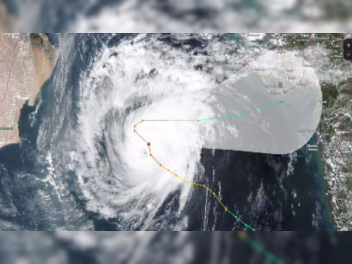 Maha Cyclone બ્રેકિંગ : દરિયામાં ટર્ન લીધા બાદ વાવાઝોડાએ 100 કિમીનું અંતર કાપ્યું, આવતીકાલે સવારે ટકરાશે