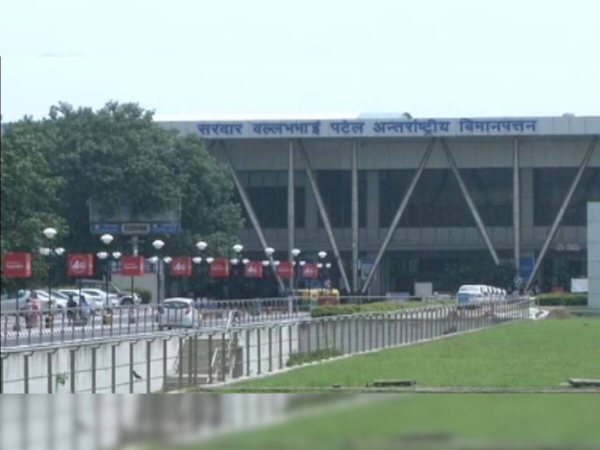 Airport Updates : અમદાવાદમાં એર ઈન્ડિયાની ફ્લાઈટનું ઈમરજન્સી લેન્ડિંગ, તો સુરતમાં 11 ફ્લાઈટ મોડી પડી
