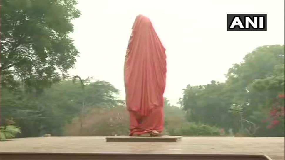 દિલ્હી: JNUમાં સ્વામી વિવેકાનંદની મૂર્તિનું ભયંકર અપમાન, ઉપદ્રવીઓએ અપશબ્દો પણ લખ્યા દિલ્હી: JNUમાં સ્વામી વિવેકાનંદની મૂર્તિનું ભયંકર અપમાન, ઉપદ્રવીઓએ અપશબ્દો પણ લખ્યા