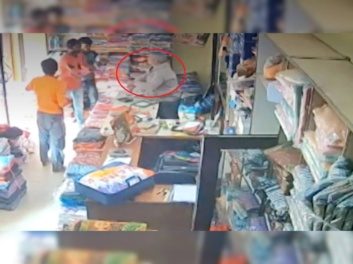 Bihar: બદમાશોએ દુકાનમાં ઘૂસીને વેપારીની હત્યા કરી, મર્ડરનો લાઈવ VIDEO જુઓ 
