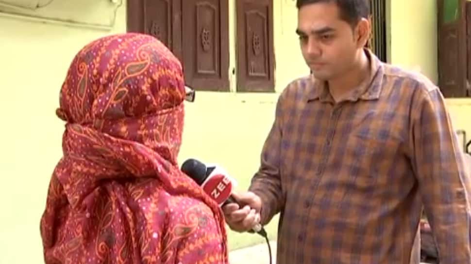 Vadodara Rape : આરોપીને તડપાવીને તાત્કાલિક જાહેરમાં આપો ફાંસી, પીડિતાની માતાનો આક્રોશ Vadodara Rape : આરોપીને તડપાવીને તાત્કાલિક જાહેરમાં આપો ફાંસી, પીડિતાની માતાનો આક્રોશ
