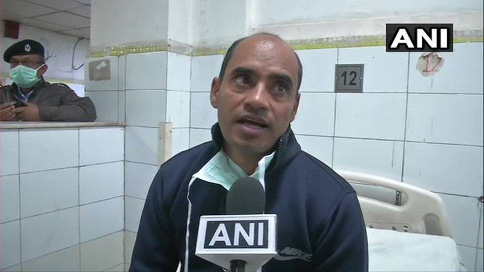 Delhi Fire: 'અસલ હીરો', પોતાનો જીવ જોખમમાં મૂકીને ભડભડ બળતી બિલ્ડિંગમાંથી 11 લોકોને બચાવ્યાં Delhi Fire: 'અસલ હીરો', પોતાનો જીવ જોખમમાં મૂકીને ભડભડ બળતી બિલ્ડિંગમાંથી 11 લોકોને બચાવ્યાં