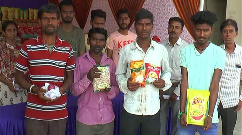 Onion Price: એક કિલો પ્લાસ્ટિક આપો, અને ડુંગળી-દાળ-તેલ લઈ જાઓ... અનોખી સ્કીમ Onion Price: એક કિલો પ્લાસ્ટિક આપો, અને ડુંગળી-દાળ-તેલ લઈ જાઓ... અનોખી સ્કીમ