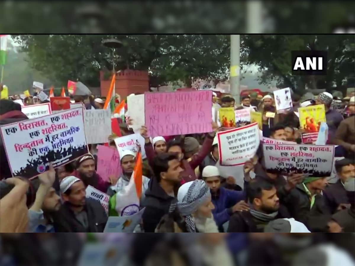 CAA Protest: દિલ્હીના કેટલાક વિસ્તારોમાં મોબાઈલ નેટ બંધ, અનેક નેતાઓની અટકાયત