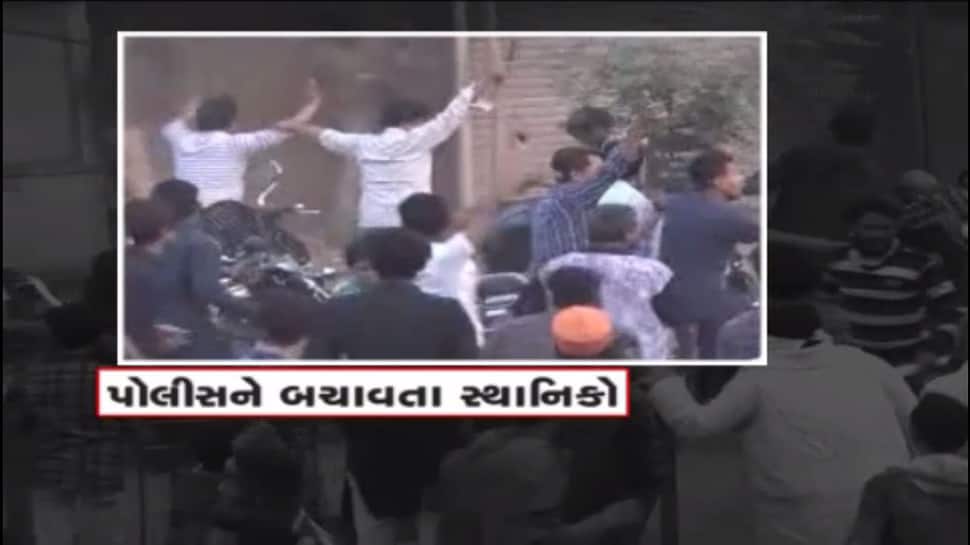 ગુજરાતમાં 3 દિવસ ઈન્ટરનેટ સેવા બંધ રહેવાની ખોટી અફવા ફેલાઈ, અનેક શહેરોમાં 144ની કલમ લાગુ ગુજરાતમાં 3 દિવસ ઈન્ટરનેટ સેવા બંધ રહેવાની ખોટી અફવા ફેલાઈ, અનેક શહેરોમાં 144ની કલમ લાગુ
