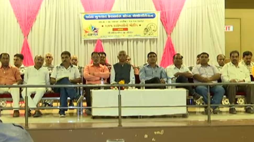 તંત્રના અનેક વિભાગો દ્વારા સસ્તા અનાજની દુકાન માલિકોની ખોટી રંજાડની રાવ તંત્રના અનેક વિભાગો દ્વારા સસ્તા અનાજની દુકાન માલિકોની ખોટી રંજાડની રાવ