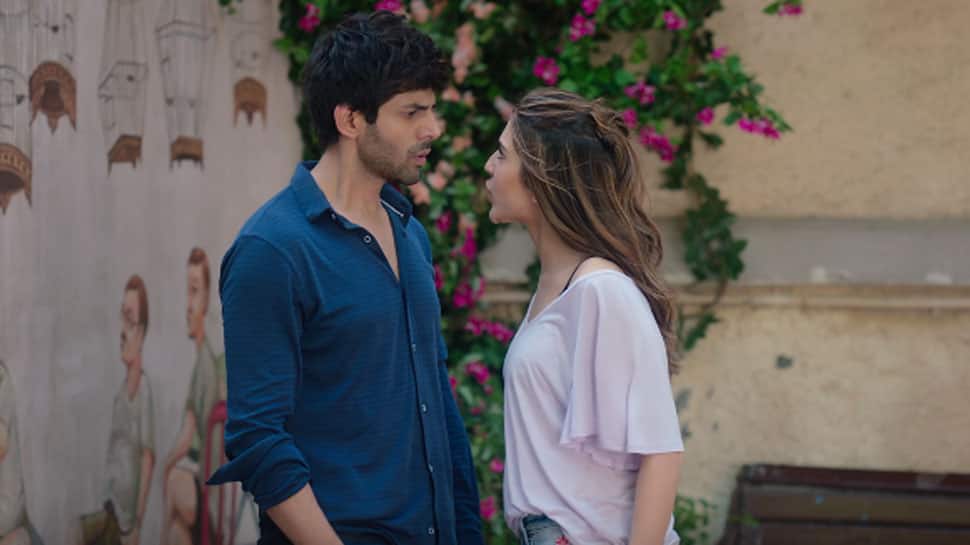 Love Aaj Kal Trailer: કરિયરની ત્રીજી ફિલ્મમાં સારાનો બોલ્ડ અવતાર, કાર્તિક સાથે કર્યો લિપલોક સીન Love Aaj Kal Trailer: કરિયરની ત્રીજી ફિલ્મમાં સારાનો બોલ્ડ અવતાર, કાર્તિક સાથે કર્યો લિપલોક સીન