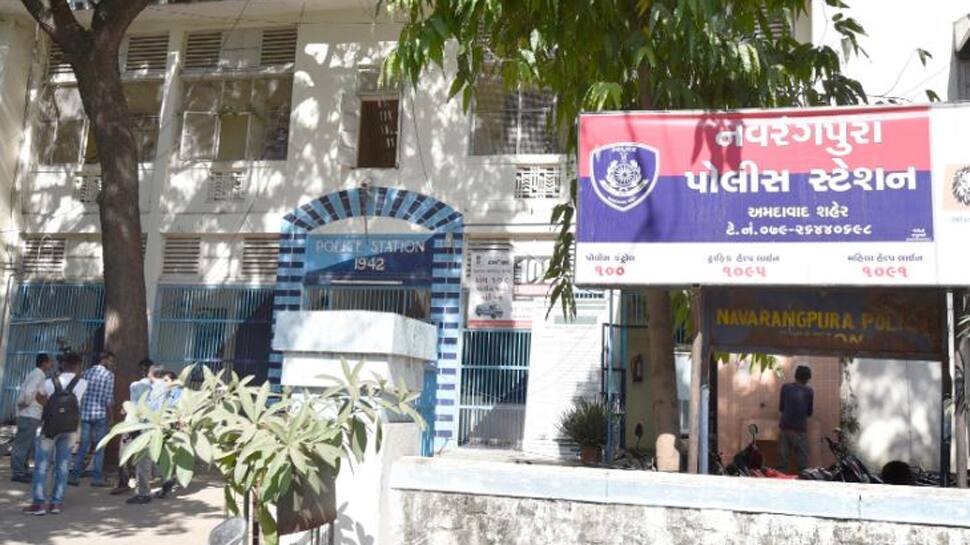 અમદાવાદ: ફ્રેન્ડશીપ ક્લબમાં જોડાવાનાં બહાને નવરંગપુરાનાં યુવક સાથે છેતરપીંડી અમદાવાદ: ફ્રેન્ડશીપ ક્લબમાં જોડાવાનાં બહાને નવરંગપુરાનાં યુવક સાથે છેતરપીંડી