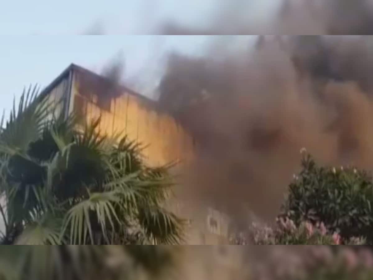 અમદાવાદ: ડેનિમની ફેક્ટરીમાં ભીષણ આગ, 12 ફાયરની ગાડી ઘટના સ્થળે