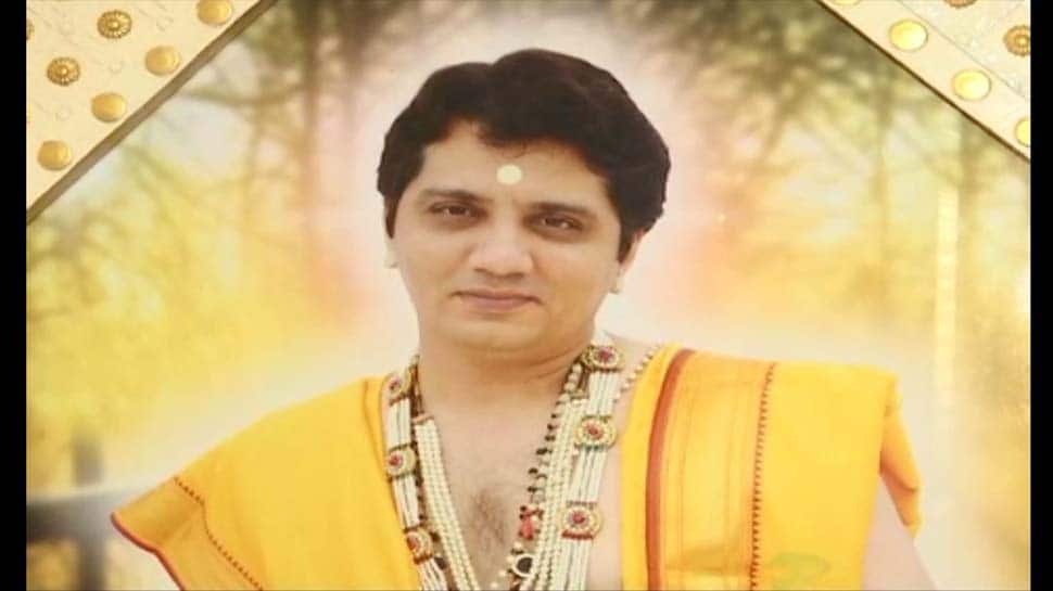 ઢોંગી પ્રશાંત ઉપાધ્યાય ભૂગર્ભમાં ઉતરી ગયો, માતાએ કહ્યું મારો પુત્ર ગાયબ છે તેને પાછો લાવી આપો ઢોંગી પ્રશાંત ઉપાધ્યાય ભૂગર્ભમાં ઉતરી ગયો, માતાએ કહ્યું મારો પુત્ર ગાયબ છે તેને પાછો લાવી આપો