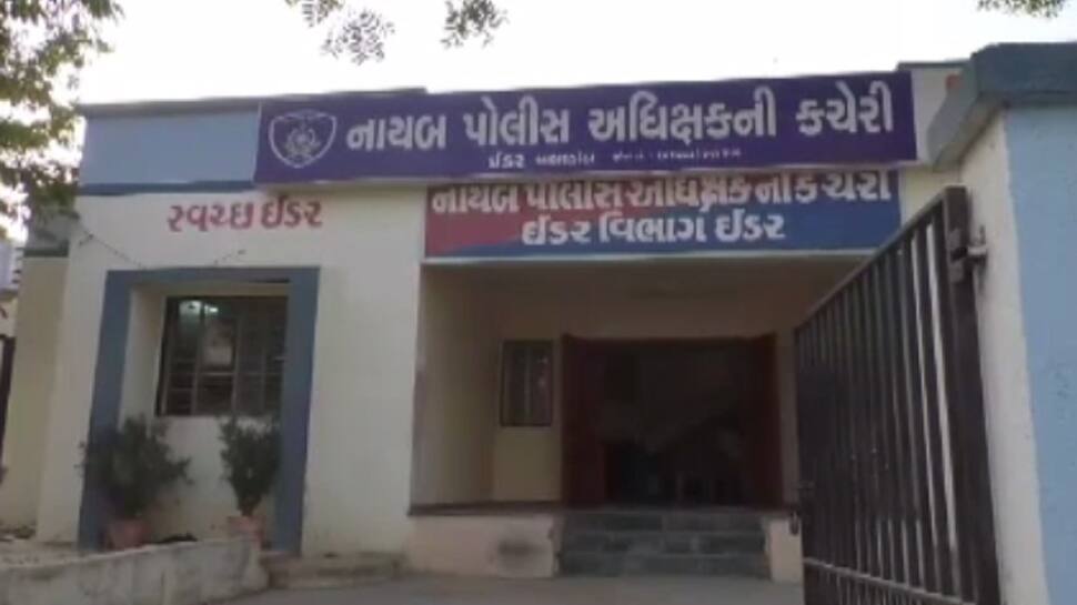 પતિની હત્યા થઇ પત્ની રડતી રહી, અચાનક ચોંકાવનારૂ તથ્ય સામે આવ્યું પતિની હત્યા થઇ પત્ની રડતી રહી, અચાનક ચોંકાવનારૂ તથ્ય સામે આવ્યું