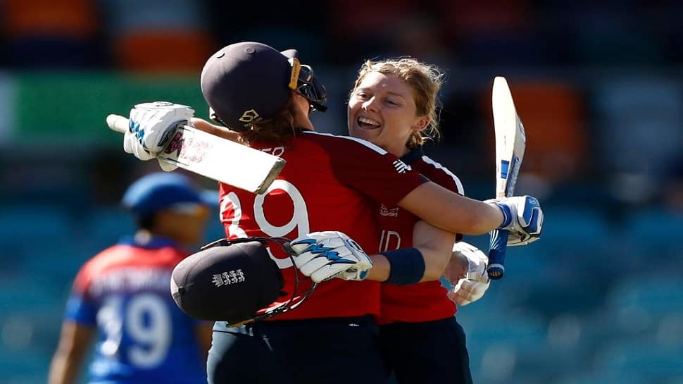 Womens T20 World Cup: હેદર નાઇટે 66 બોલમાં ફટકારી સદી, ઈંગ્લેન્ડે થાઈલેન્ડને 98 રને હરાવ્યું Womens T20 World Cup: હેદર નાઇટે 66 બોલમાં ફટકારી સદી, ઈંગ્લેન્ડે થાઈલેન્ડને 98 રને હરાવ્યું