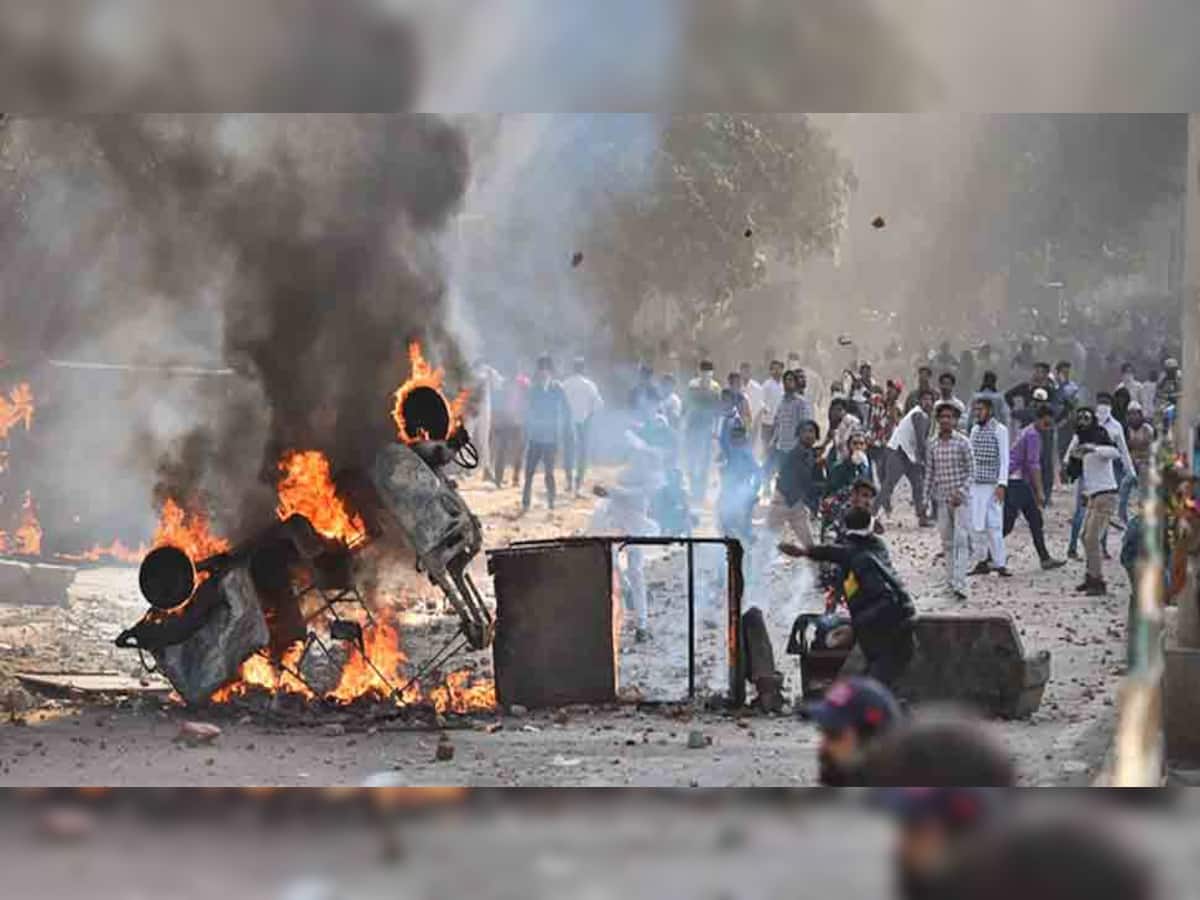 Delhi Violence: અત્યાર સુધી 38 લોકોના મોત, તાહિર હુસૈન વિરુદ્ધ હત્યા, હિંસા અને આગચાંપી માટે કેસ દાખલ
