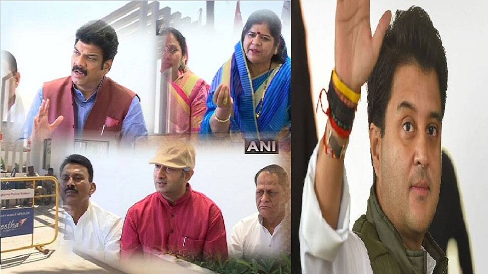 બેંગ્લુરુ: MPના બળવાખોર ધારાસભ્યોએ કહ્યું- કોંગ્રેસના કોઈ નેતાને અમારે મળવું નથી બેંગ્લુરુ: MPના બળવાખોર ધારાસભ્યોએ કહ્યું- કોંગ્રેસના કોઈ નેતાને અમારે મળવું નથી
