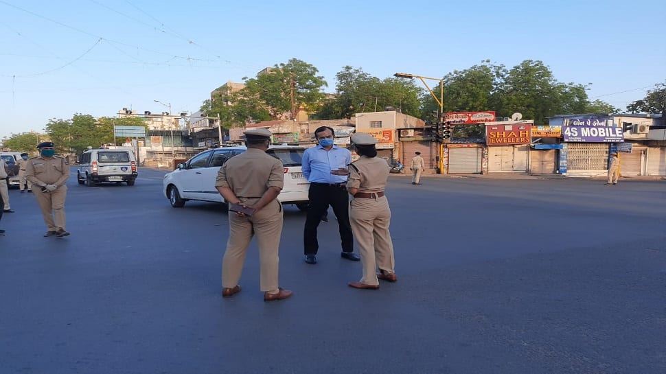 ગૃહરાજ્ય મંત્રી પ્રદીપસિંહ જાડેજાએ અમદાવાદમાં કરી લૉકડાઉનની સ્થિતિની સમીક્ષા ગૃહરાજ્ય મંત્રી પ્રદીપસિંહ જાડેજાએ અમદાવાદમાં કરી લૉકડાઉનની સ્થિતિની સમીક્ષા