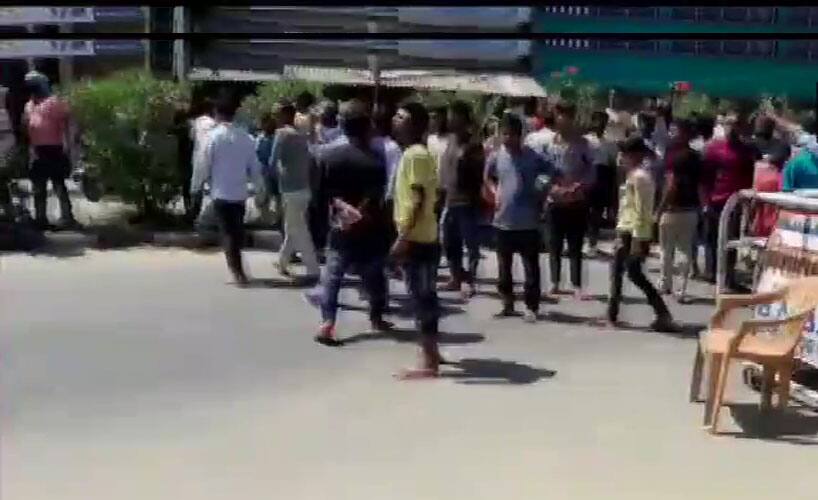 લોકડાઉન: બરેલીમાં ટોળાએ કર્યો પોલીસ પર હુમલો, IPS સહિતના કર્મીઓ ઘાયલ લોકડાઉન: બરેલીમાં ટોળાએ કર્યો પોલીસ પર હુમલો, IPS સહિતના કર્મીઓ ઘાયલ