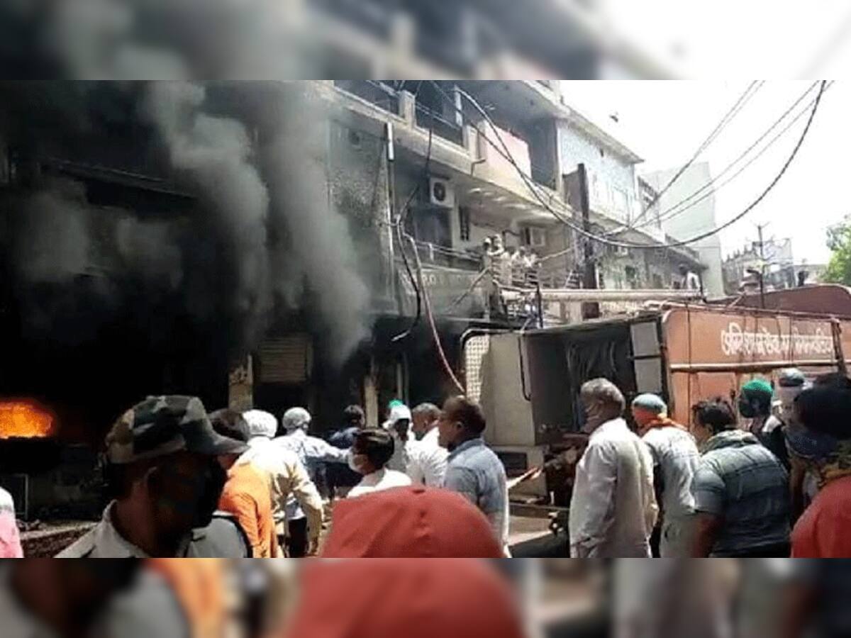 3 માળનાં મકાનમાં લાગી આગ, તંત્ર પહોંચે તે પહેલા યમરાજ પહોંચ્યા 7 લોકોનાં મોત