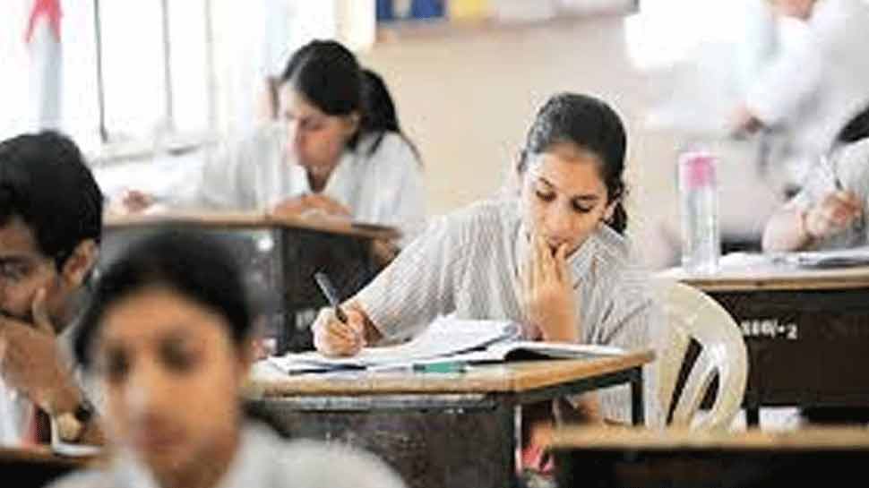 10th-12th Board Exam: સોશિયલ ડિસ્ટેન્સિંગ માટે તૈયાર થઈ નવી પોલિસી, જાણો શું છે ફેરફાર 10th-12th Board Exam: સોશિયલ ડિસ્ટેન્સિંગ માટે તૈયાર થઈ નવી પોલિસી, જાણો શું છે ફેરફાર