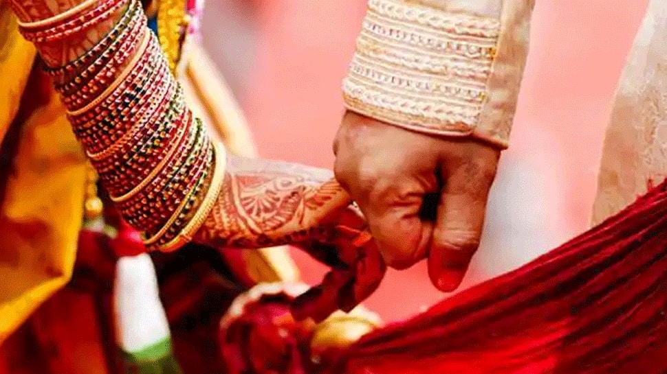 સાળીનાં લગ્નમાં પહોંચેલા બનેવી નિકળ્યો કોરોના પોઝિટિવ, તમામ મહેમાનો ક્વોરન્ટાઇન કરાયા સાળીનાં લગ્નમાં પહોંચેલા બનેવી નિકળ્યો કોરોના પોઝિટિવ, તમામ મહેમાનો ક્વોરન્ટાઇન કરાયા