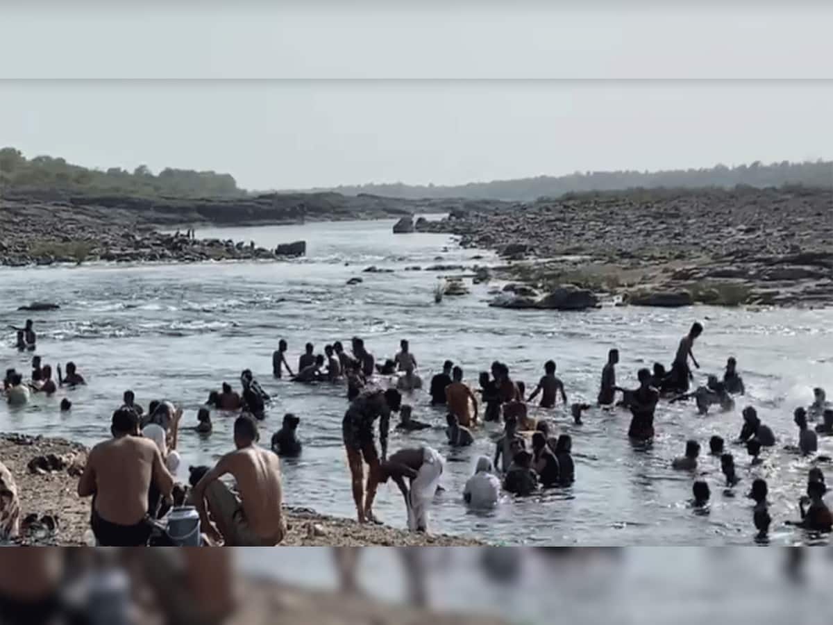 અનલોક-1ની જાહેરાત થતા જ બેખોફ બન્યા લોકો, મહીસાગર નદીમાં ટોળેટોળા ન્હાતા દેખાતા 