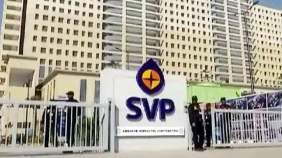 કોરોના સંકટઃ પગાર મુદ્દે હડતાળ પર ઉતરનાર SVPના બે નર્સિંગ કર્મીઓને કરાયા ટર્મિનેટ, અન્ય સ્ટાફમાં નારાજગીનો માહોલ કોરોના સંકટઃ પગાર મુદ્દે હડતાળ પર ઉતરનાર SVPના બે નર્સિંગ કર્મીઓને કરાયા ટર્મિનેટ, અન્ય સ્ટાફમાં નારાજગીનો માહોલ