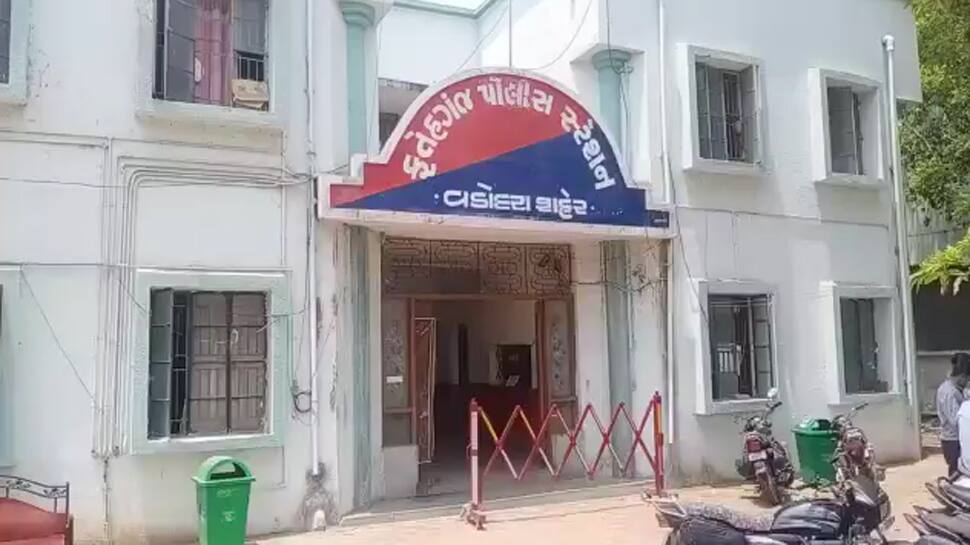 વડોદરા: ફતેહગંજ પોલીસ સ્ટેશનના પીઆઈ ડી બી ગોહિલની રાતોરાત બદલી વડોદરા: ફતેહગંજ પોલીસ સ્ટેશનના પીઆઈ ડી બી ગોહિલની રાતોરાત બદલી