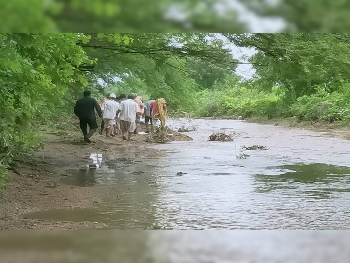  જામજોધપુર પાસે કોઝવેમાં ચાર લોકો તણાયા, ભાઈ-બહેનનું મોત, બે બાળકીઓની શોધખોળ ચાલુ