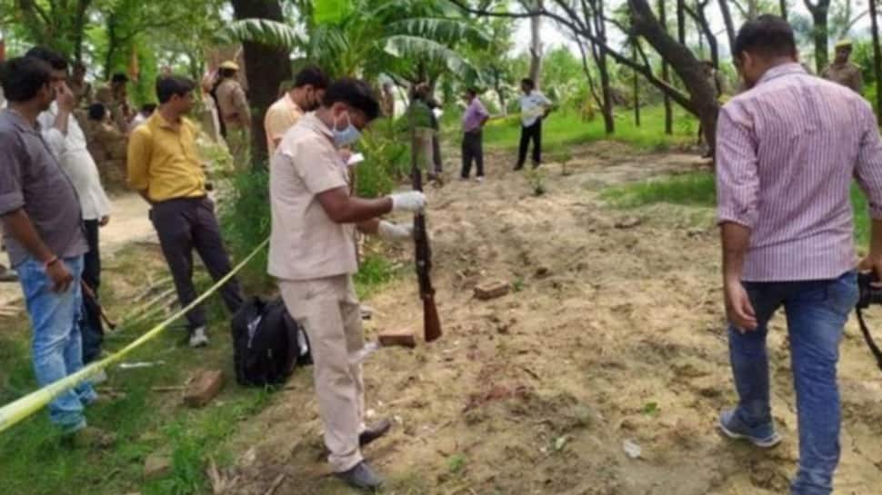 Kanpur Encounter: ઘટનાની સાક્ષી મહિલાએ જણાવ્યા તે ભયાનક રાતના લોહિયાળ દ્રશ્ય Kanpur Encounter: ઘટનાની સાક્ષી મહિલાએ જણાવ્યા તે ભયાનક રાતના લોહિયાળ દ્રશ્ય