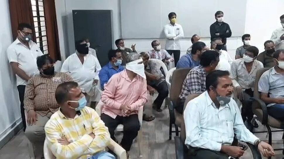 કોરોના ઈફેક્ટ : ધોરાજીમાં સવારે 8 થી 1 સુધી જ ધંધા રોજગાર ચાલુ રહેશે કોરોના ઈફેક્ટ : ધોરાજીમાં સવારે 8 થી 1 સુધી જ ધંધા રોજગાર ચાલુ રહેશે