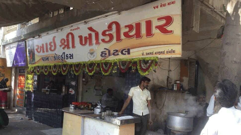 રાજકોટ: જાહેર નામાનો ભંગ કરનારી રાજકોટની 2 ચાની દુકાનોને સીલ મારી દેવાયા રાજકોટ: જાહેર નામાનો ભંગ કરનારી રાજકોટની 2 ચાની દુકાનોને સીલ મારી દેવાયા