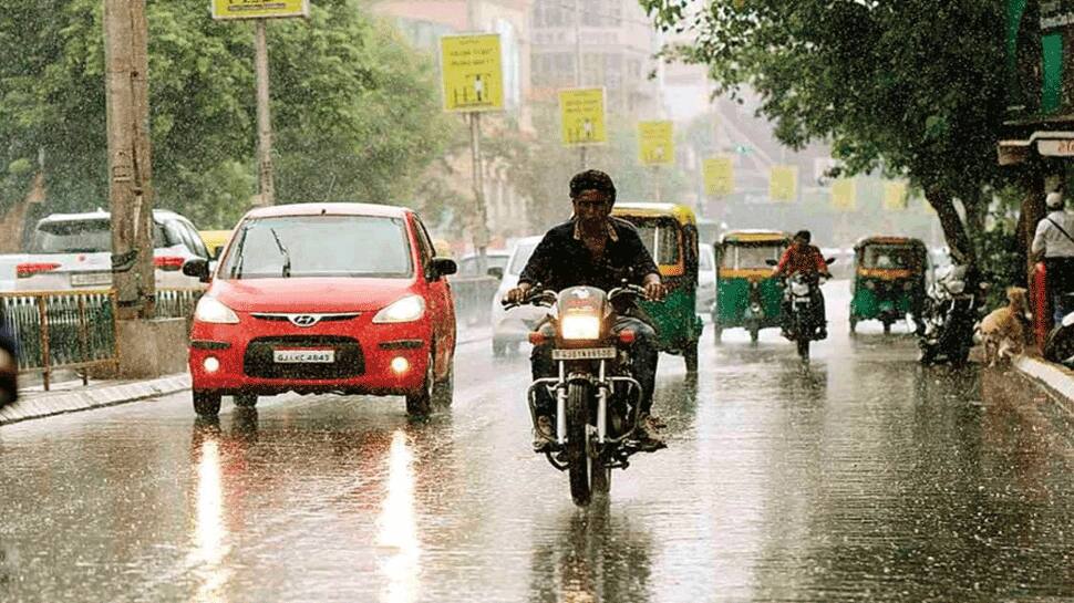 અમદાવાદમાં શ્રીકાર વર્ષા, વાતાવરણમાં ઠંડક અને રોડ પર પાણી અને ટ્રાફીકનો ભરાવો અમદાવાદમાં શ્રીકાર વર્ષા, વાતાવરણમાં ઠંડક અને રોડ પર પાણી અને ટ્રાફીકનો ભરાવો