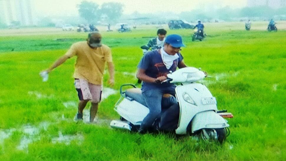અમદાવાદ : GMDC ગ્રાઉન્ડમાં ક્રિકેટ રમતા ક્રિકેટ રસિકો વિરુદ્ધ જાહેરનામા ભંગની કાર્યવાહી અમદાવાદ : GMDC ગ્રાઉન્ડમાં ક્રિકેટ રમતા ક્રિકેટ રસિકો વિરુદ્ધ જાહેરનામા ભંગની કાર્યવાહી